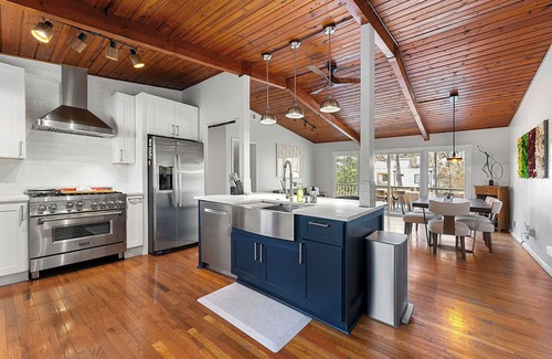 Atlanta House | Oasis Retreat Large Yard & Pool in Atlanta 4BR Free Parking