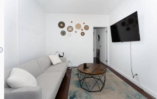 Central Park South Apartment | Oasis Room at a Shared Apartment by Times Square