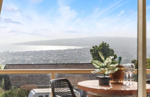 Dromana House | Oasis Views - Beautiful Holiday House , Pet Friendly just minutes from Dromana foreshore