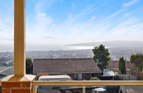 Dromana House | Oasis Views - Beautiful Holiday House , Pet Friendly just minutes from Dromana foreshore