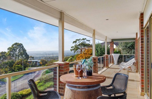 Dromana House | Oasis Views - Beautiful Holiday House , Pet Friendly just minutes from Dromana foreshore