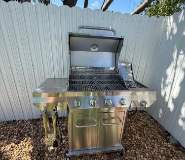 West Park House | Oasis Yard -Pool-Jets-Game Room-BBQ-Relaxing