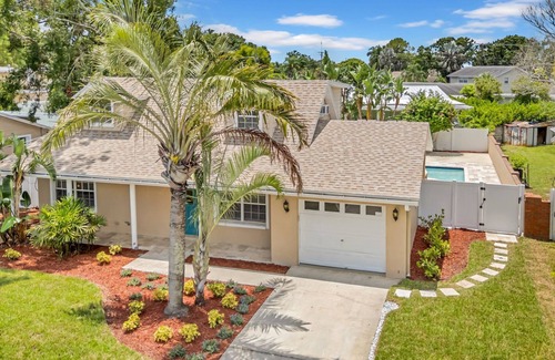 Bay Crest Park House | Oasis49 | spacious 4-bedroom getaway with pool!