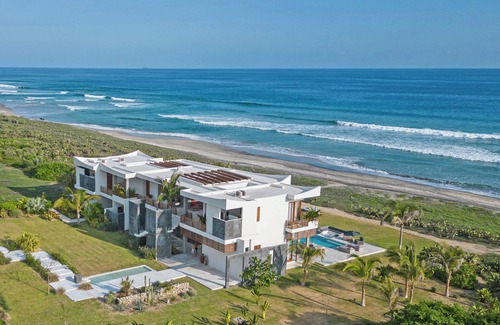 Brisas de Zicatela Villa | Oaxaca Beachfront Luxury Villa for 12: Niku House
