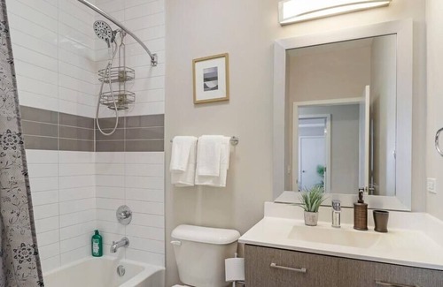 Forestview Apartment | OB257 Luxurious 1BR Apt in Oakbrook