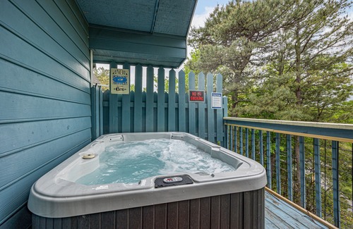 Chalet Village Cottage | Ober Gatlinburg*Seasonal Resort Pool*Hot Tub*WiFi*Views