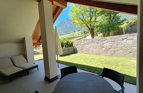 Berg/Monte Apartment | Oberberghof - vacation apartment in Eppan Berg with terrace, garden and organic swimming pond