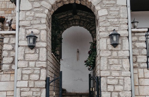 Kotroni Apartment | Obrava Suite Mountain View with fireplace