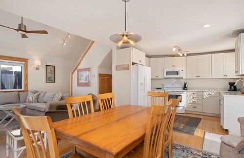 Nags Head House | OBX soundfront, private pier, 5 min to beach, easy to kayak & paddleboard