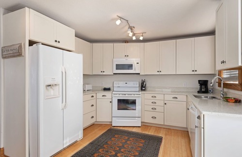 Nags Head House | OBX soundfront, private pier, 5 min to beach, easy to kayak & paddleboard