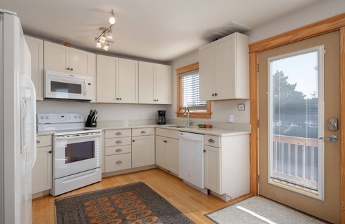 Nags Head House | OBX soundfront, private pier, 5 min to beach, easy to kayak & paddleboard