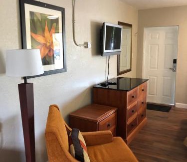 Ocala Hotel | Ocala Cove Motel