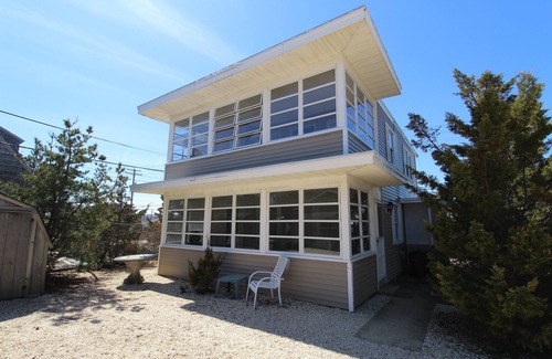 Point Pleasant Beach House | OCE1422L | 2BR 1 ba w/Private Beach Access! 1st Flr unit w/parking, PETS!