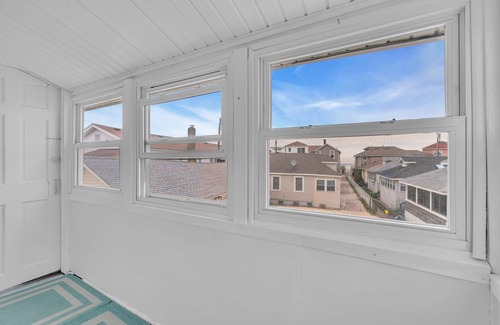 Point Pleasant Beach House | OCE222U | 2nd Flr 2BR 1 ba unit next to the beach/boardwalk! Parking, wifi, badges, PETS!
