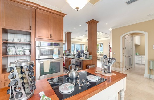 Fort Pierce House | Ocean-2-River Estate ON.THE.BEACH <100 USD/nite per bdrm + pool, elevator, more!