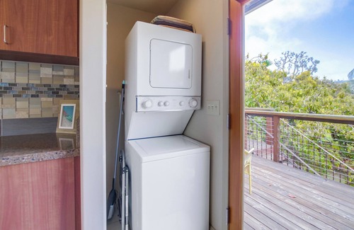 Beach Barber Tract Condo | Ocean 3 Blocks * Prof Design * AC * Upper Level