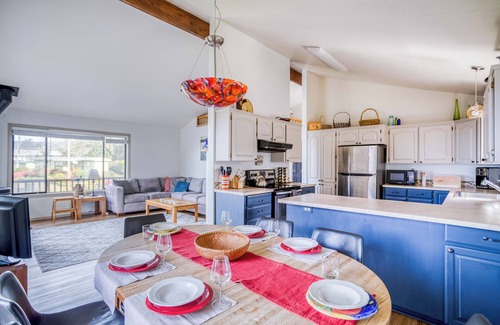 Tillamook House | Ocean and Bay View, Two Living Spaces, Hot Tub, Ping-Pong