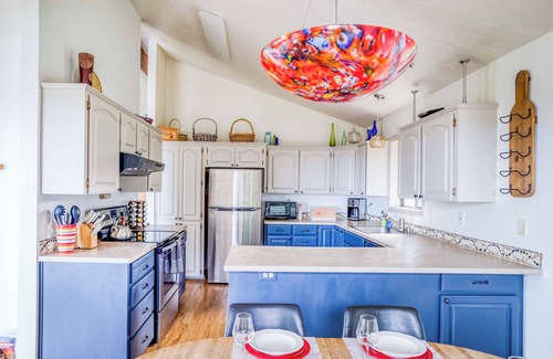 Tillamook House | Ocean and Bay View, Two Living Spaces, Hot Tub, Ping-Pong