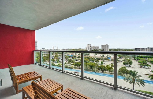 Hallandale Beach Apartment | Ocean and Canal View Condo Resort Hallandale 1006