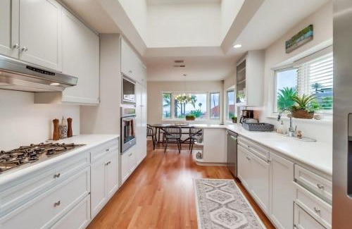 La Jolla Mesa House | Ocean & Bay Views Pool & Hot Tub Rooftop Patio