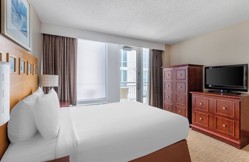Northeast Virginia Beach Resort | Ocean Beach Club Virginia Beach - STUDIO OCEAN FRONT WITH KITCHENETTE AND 1 QN