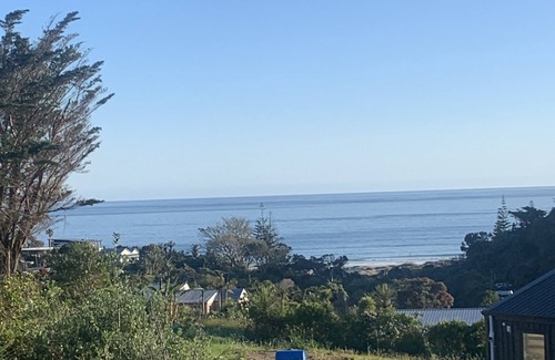 Whangarei Heads House | Ocean Beach Holiday Home, 4 bedrooms, 5 min walk to white Sandy Bay