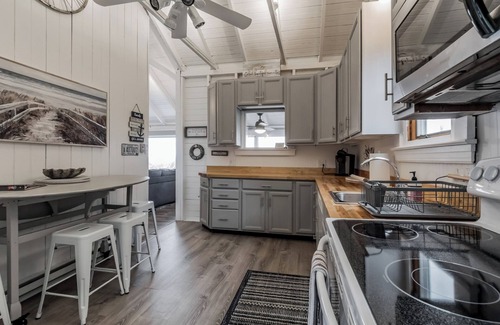 Ocean Park Cottage | Ocean/beachfront cottage, located at the end of a dead-end street on the beach with lots of privacy