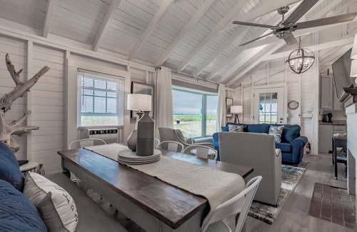 Ocean Park Cottage | Ocean/beachfront cottage, located at the end of a dead-end street on the beach with lots of privacy