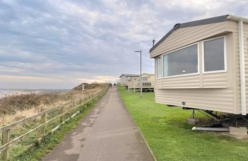 Crimdon House | Ocean Bliss-Beach Front - Lux- Sea View- 3-Bedroom Caravan- 8 Sleeps