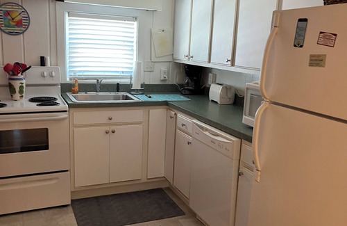 Rehoboth by the Sea Cottage | Ocean Block Cozy Beach Cottage -Steps from the beach