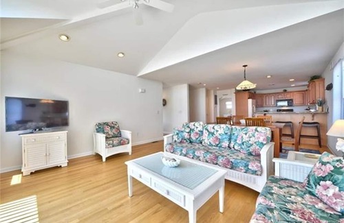 Surf City House | Ocean Block. Surf City. Single family. Rooftop Deck. Beach Badges. WIFI. 136906