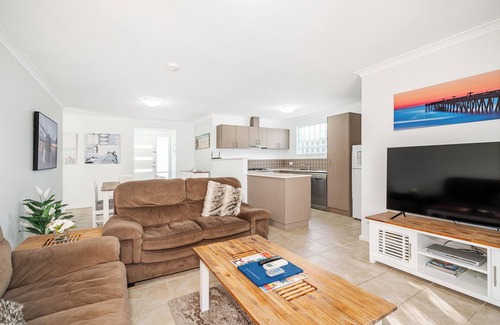 Broadwater House | Ocean Blue Bungalow – Easy Beach Stay in Busselton