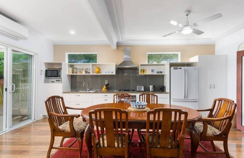 East Corrimal House | Ocean Blue Escape Beachside Living Granny Flat