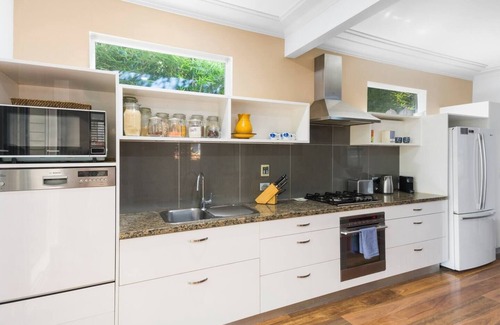 East Corrimal House | Ocean Blue Escape Beachside Living Granny Flat