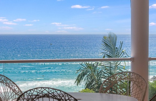 Currumbin House | Ocean Blue on Currumbin Hill - Pet Friendly - Min. 3 night stays & Linen Provided!