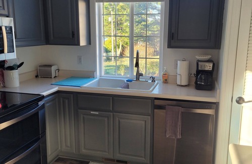 Brookings House | Ocean Blue View with apartment. A 4 bedroom home with AC, WiFi in Brookings, OR