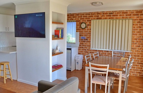 South West Rocks Apartment | Ocean Breeze 8 - walk to the beach