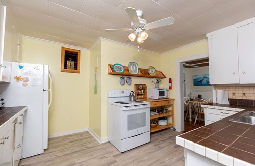 Depoe Bay House | “Ocean Breeze Cottage” in Walkable Depoe Bay