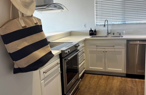 Malibu Condo | Ocean Breeze Getaway – Cozy Malibu Condo with Style