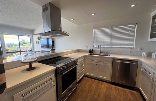 Malibu Condo | Ocean Breeze Getaway – Cozy Malibu Condo with Style