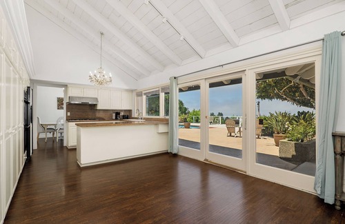 Muirlands West House | Ocean Breeze Heaven Pool House in La Jolla