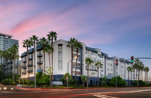 Marina del Rey Apartment | Ocean Breeze - Marina del Rey Suites with Pool, Gym & Hot Tub