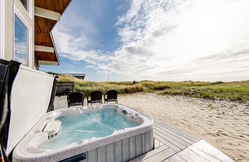 Manzanita House | Ocean Breeze MCA#1374-Luxury Oceanfront, hot tub, 5 bdrm, gourmet kitchen