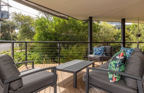 Boomerang Beach House | Ocean Breeze on Cooper - Stylish coastal beach house 5min walk to Boomerang Beach