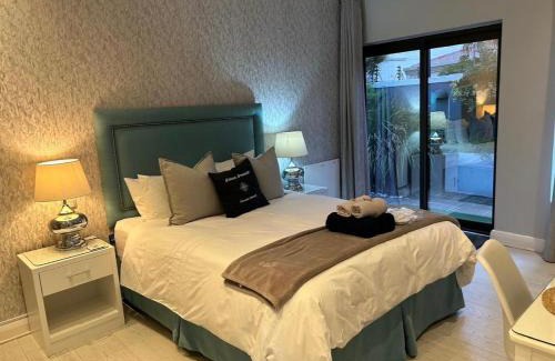 Sunset Beach Apartment | OCEAN BREEZE SUNSET BEACH - Cape Town