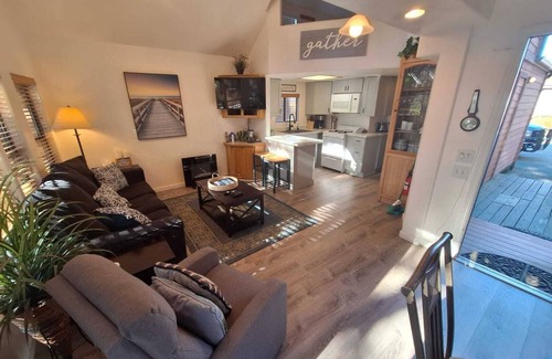 Smith River Cabin | Ocean Cabin 19 with Jacuzzi and Spacious Deck w/Seating (Private Beach Owned by White Rock Resort)