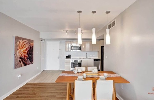 Hallandale Beach Apartment | Ocean & Canal View Cozy Condo Pool Gym Beach 1907