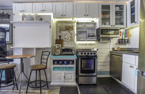 North Ocean City Apartment | Ocean City Beach Studio Steps from the Beach - 1st Floor