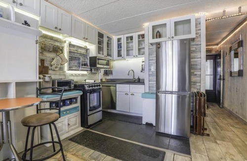 North Ocean City Apartment | Ocean City Beach Studio Steps from the Beach - 1st Floor