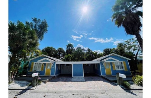 St. Pete Beach Cottage | "Ocean" Cottage on Sunset Beach